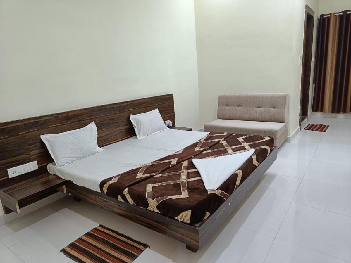 Hotel Parag Palace 贾巴尔普尔 外观 照片